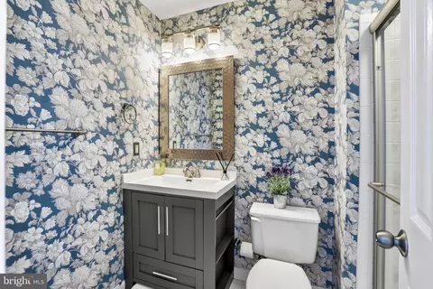 Bath - 1235 Tottenham Ct, Reston, VA 20194 photo 4 of 6