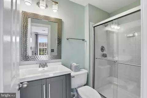 Bath - 1235 Tottenham Ct, Reston, VA 20194 photo 5 of 6