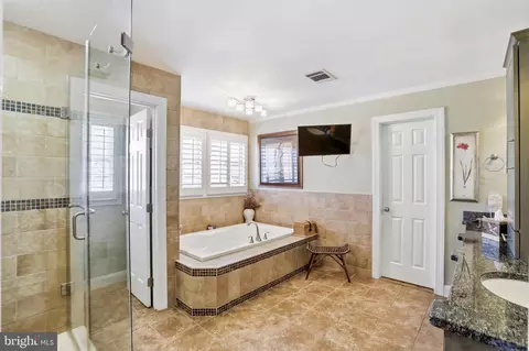 Bath - 1235 Tottenham Ct, Reston, VA 20194 photo 3 of 6