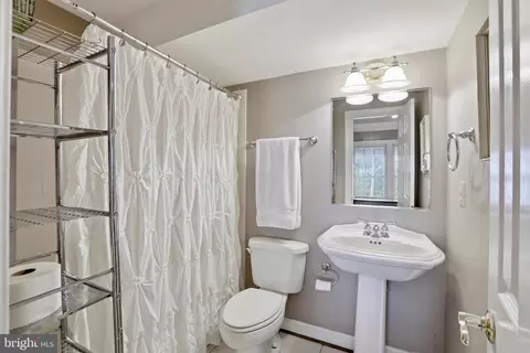 Bath - 1235 Tottenham Ct, Reston, VA 20194 photo 6 of 6