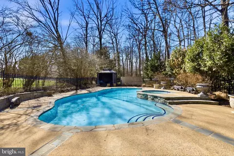Exterior - 1235 Tottenham Ct, Reston, VA 20194 photo 5 of 12