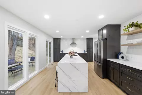 Kitchen - 7204 Joshua Tree Ln, Springfield, VA 22152 photo 5 of 11