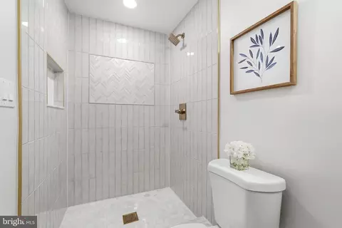 Bath - 7204 Joshua Tree Ln, Springfield, VA 22152 photo 4 of 6