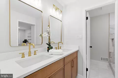 Bath - 7204 Joshua Tree Ln, Springfield, VA 22152 photo 2 of 6