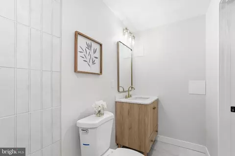 Bath - 7204 Joshua Tree Ln, Springfield, VA 22152 photo 5 of 6