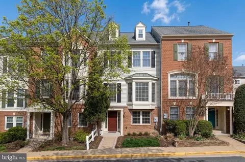 12414 Cedar Lakes Dr, Fairfax, VA 22033