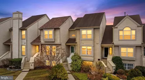 6185 Stonepath Cir, Centreville, VA 20120