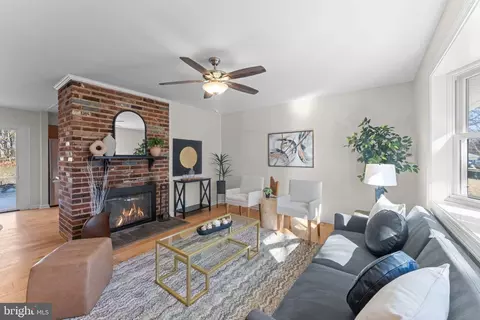 Living - 7448 Long Pine Dr, Springfield, VA 22151 photo 2 of 5
