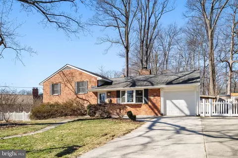 7448 Long Pine Dr, Springfield, VA 22151