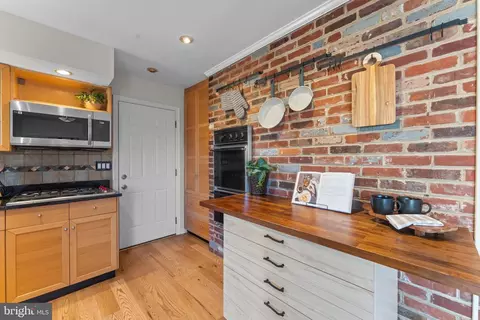Kitchen - 7448 Long Pine Dr, Springfield, VA 22151 photo 3 of 4