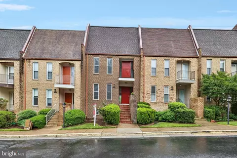 1733 Cy Ct, Vienna, VA 22182