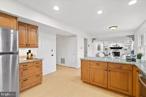 7596 Ruxton Dr, Springfield, VA 22153 photo 5