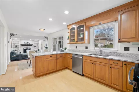 7596 Ruxton Dr, Springfield, VA 22153 photo 4