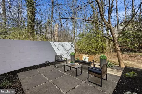 Exterior - 11526 Maple Ridge Rd, Reston, VA 20190 photo 4 of 8