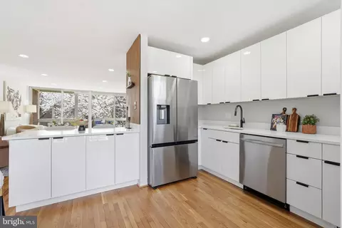 Kitchen - 11526 Maple Ridge Rd, Reston, VA 20190 photo 1 of 2