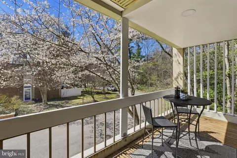 Exterior - 11526 Maple Ridge Rd, Reston, VA 20190 photo 3 of 8