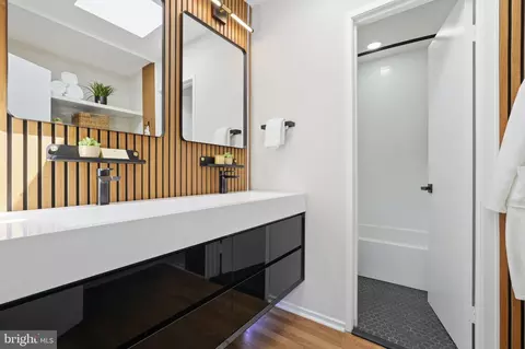 Bath - 11526 Maple Ridge Rd, Reston, VA 20190 photo 2 of 6