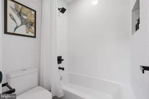 Bath - 11526 Maple Ridge Rd, Reston, VA 20190 photo 5 of 6