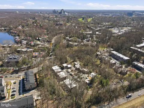 View/Area - 11526 Maple Ridge Rd, Reston, VA 20190 photo 2 of 4
