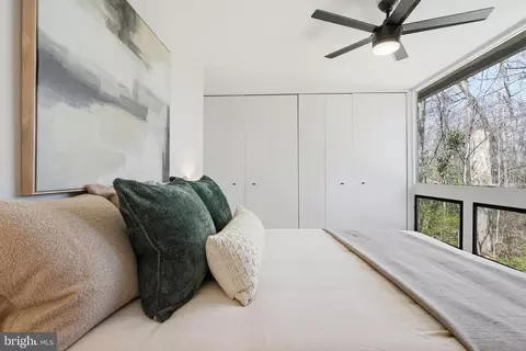 Bedroom - 11526 Maple Ridge Rd, Reston, VA 20190 photo 2 of 6