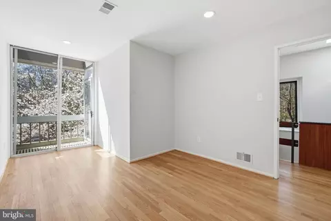 Bedroom - 11526 Maple Ridge Rd, Reston, VA 20190 photo 5 of 6