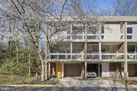 11526 Maple Ridge Rd, Reston, VA 20190