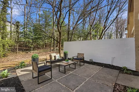 Exterior - 11526 Maple Ridge Rd, Reston, VA 20190 photo 5 of 8