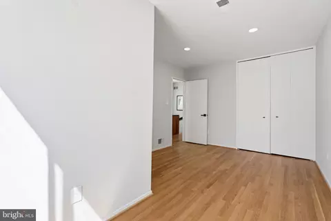 Bedroom - 11526 Maple Ridge Rd, Reston, VA 20190 photo 6 of 6