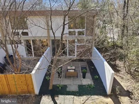 Exterior - 11526 Maple Ridge Rd, Reston, VA 20190 photo 8 of 8