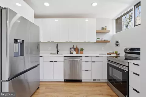 Kitchen - 11526 Maple Ridge Rd, Reston, VA 20190 photo 2 of 2