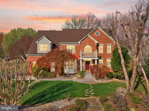 5105 Whisper Willow Dr, Fairfax, VA 22030