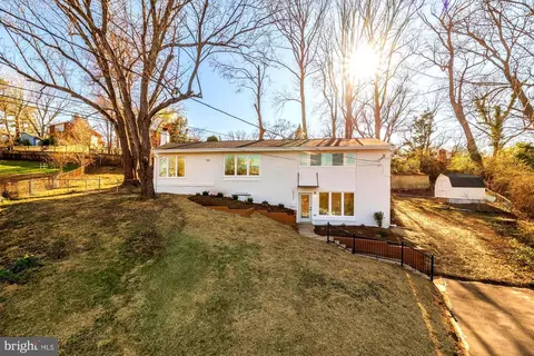 5512 Fiske Pl, Alexandria, VA 22312