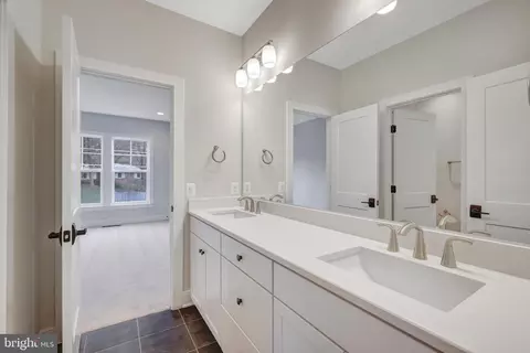 Entry Way - 1429 Spring Vale Ave, Mclean, VA 22101 photo 19 of 21