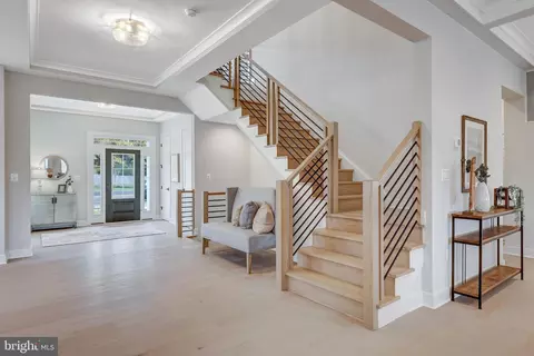 Entry Way - 1429 Spring Vale Ave, Mclean, VA 22101 photo 7 of 21