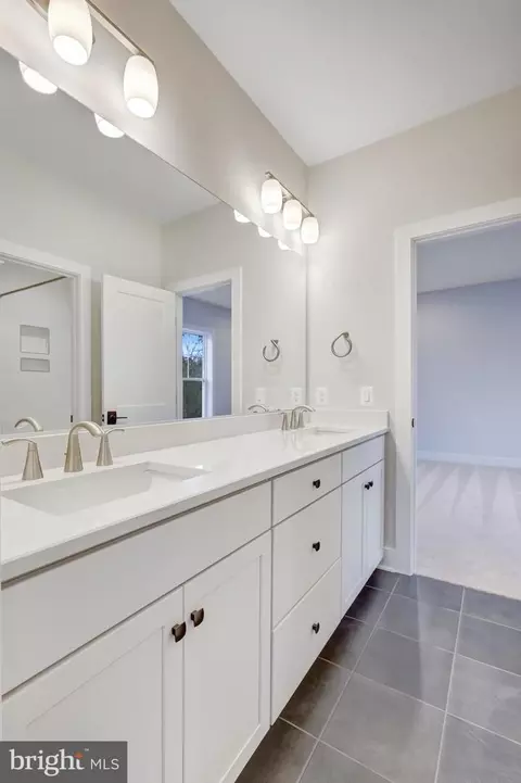 Bath - 1429 Spring Vale Ave, Mclean, VA 22101 photo 5 of 7