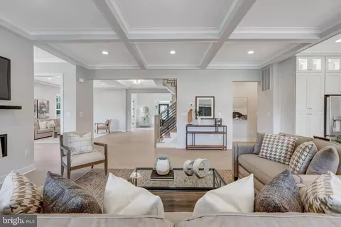 Entry Way - 1429 Spring Vale Ave, Mclean, VA 22101 photo 10 of 21