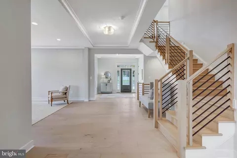 Entry Way - 1429 Spring Vale Ave, Mclean, VA 22101 photo 8 of 21