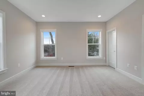 Bedroom - 1429 Spring Vale Ave, Mclean, VA 22101 photo 8 of 12
