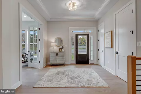 Entry Way - 1429 Spring Vale Ave, Mclean, VA 22101 photo 2 of 21