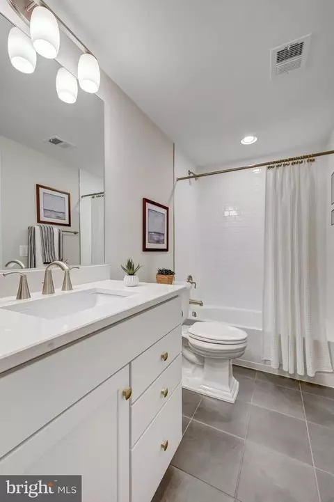 Bath - 1429 Spring Vale Ave, Mclean, VA 22101 photo 7 of 7