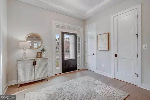 Entry Way - 1429 Spring Vale Ave, Mclean, VA 22101 photo 3 of 21