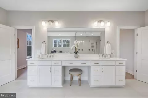 Bath - 1429 Spring Vale Ave, Mclean, VA 22101 photo 2 of 7