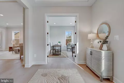 Entry Way - 1429 Spring Vale Ave, Mclean, VA 22101 photo 4 of 21