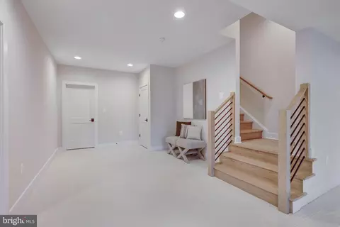 Entry Way - 1429 Spring Vale Ave, Mclean, VA 22101 photo 20 of 21