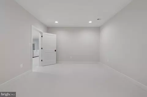 Bedroom - 1429 Spring Vale Ave, Mclean, VA 22101 photo 10 of 12