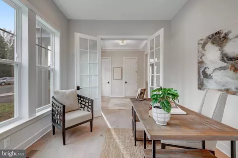 Entry Way - 1429 Spring Vale Ave, Mclean, VA 22101 photo 5 of 21
