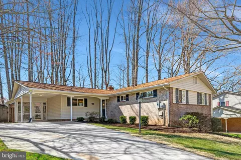 9891 Becket Ct, Fairfax, VA 22032