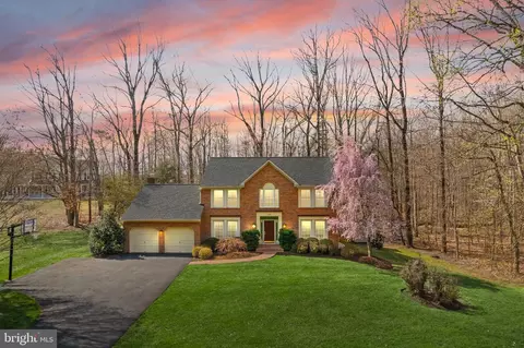 4928 Novak Ln, Fairfax, VA 22030