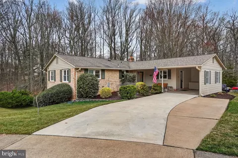 5206 Pimlico Ct, Fairfax, VA 22032