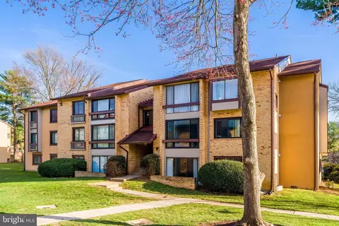 10218 Bushman Dr #101, Oakton, VA 22124